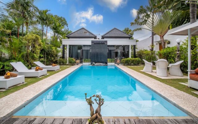 Serene 4br Seminyak Villa with Tropical