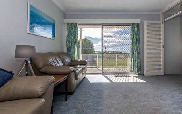 Castaways Unit 1, 17 Shoal Bay Road