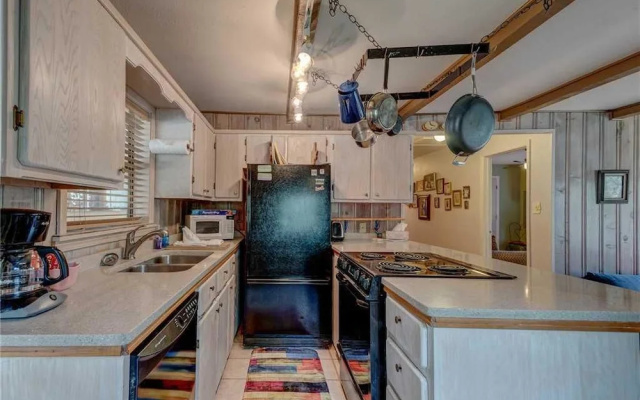 Schaffer Scherenity - One Bedroom Cabin with Hot Tub