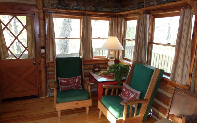 Lake Lucerne Treehouse