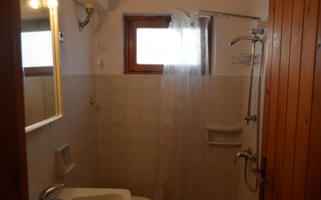 Seafront holiday home twenty meters from the western shore of Sardinia in S'archittu Beach-Casa del Giglio