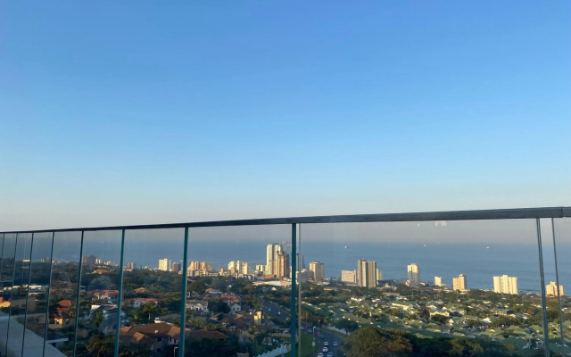 Umhlanga Arch 10th Floor- Sea Views!