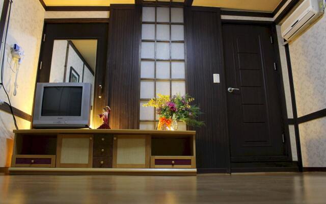 Paldogangsan Guesthouse
