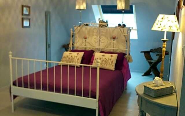 6bis Rue de la Boussaquiere St Broladre (Adults Only)