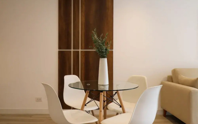 w Sophisticated 2BR With Balcony in Miraflores