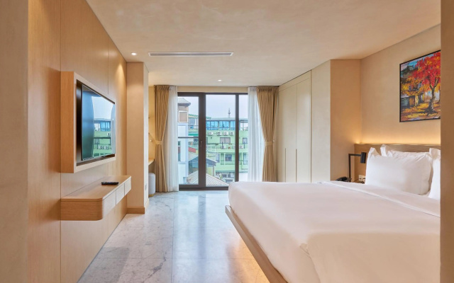The Five Suites Lilas – Guest Rooms – Hanoi