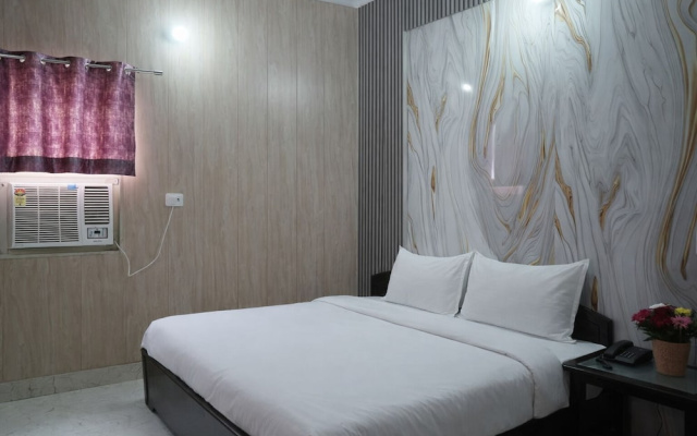 Hotel Govind Palace Near Ganga