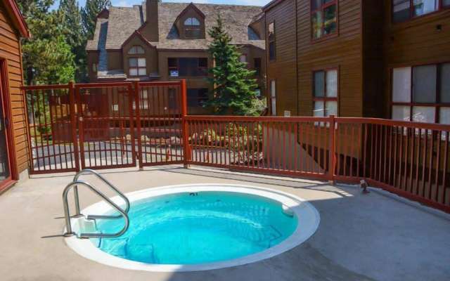 Aspen Creek #119 - Shared Pool, Hot Tub & Bbq!