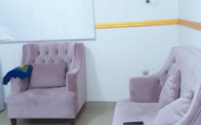 Al Quba Al Thahbia Hotel Suites 2