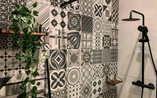 COOL City CENTER Apt. @ METRO and SHOPPING STREET