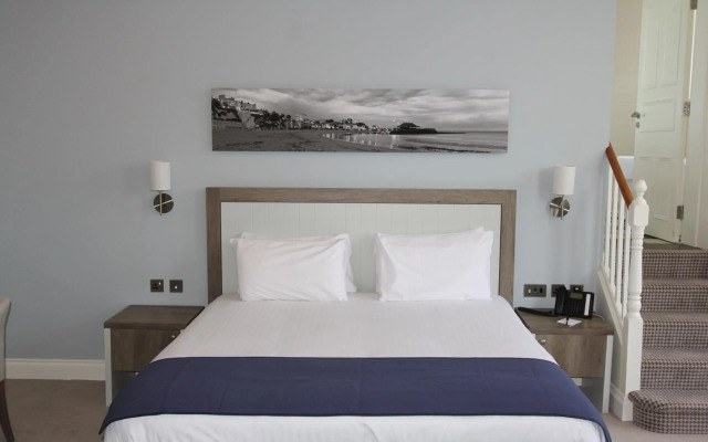 Yarrow Hotel