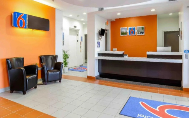 Motel 6 Swift Current, SK