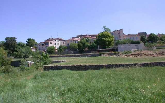 Villa With air Conditioning and Private Pool 1 km From Saint-paul-en-foret and 35 km From the sea