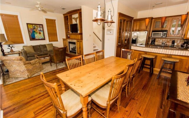 Destin Pointe Homes by Holiday Isle