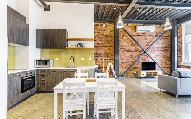 Modern Studio + Prime Location!