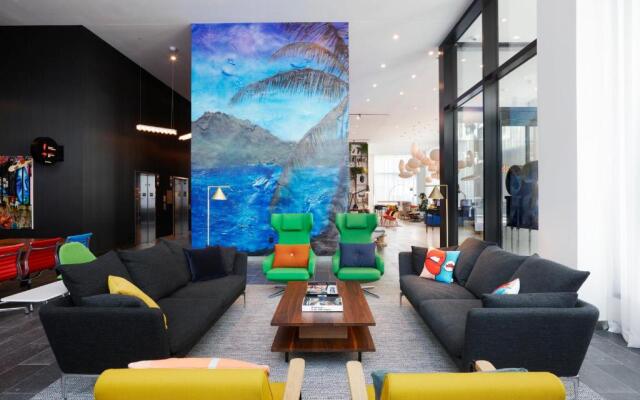 citizenM Los Angeles Downtown