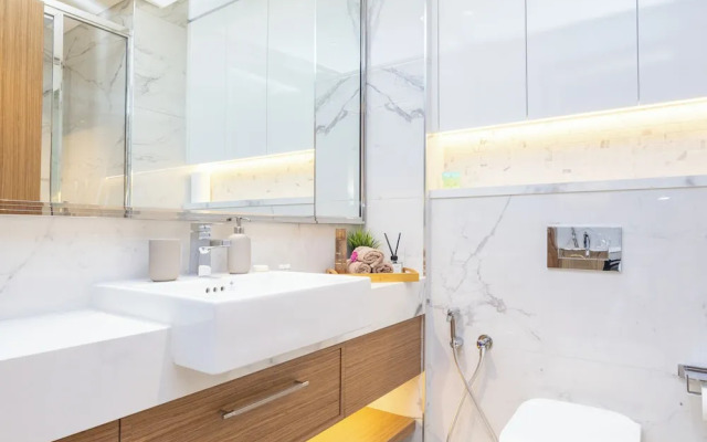 Bloomfields Deluxe Studio Azizi Riviera