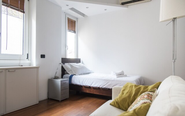 Bright Terrace Apartment in University District