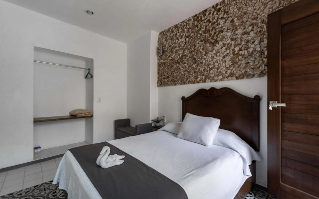 Hotel Colonial Zaci by GuruHotel