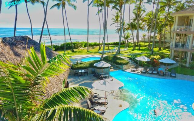 3BR Stunning penthouse / Beach front
