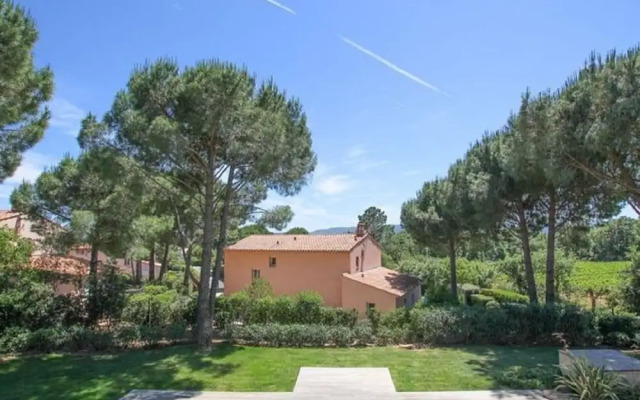 Spacious Holiday Home in Grimaud With Large Garden