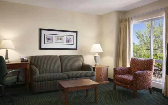Philadelphia Suites-Extended Stay