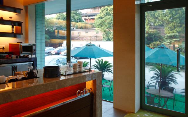 Holiday Inn Riverside Wuhan by IHG