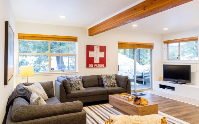 Ski in Out, Great Location, Free Shuttle Bus