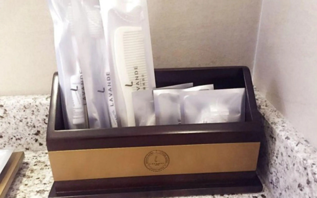 Lavande Hotel Shanghai Zhangjiang Guanglan Road Subway Station Branch