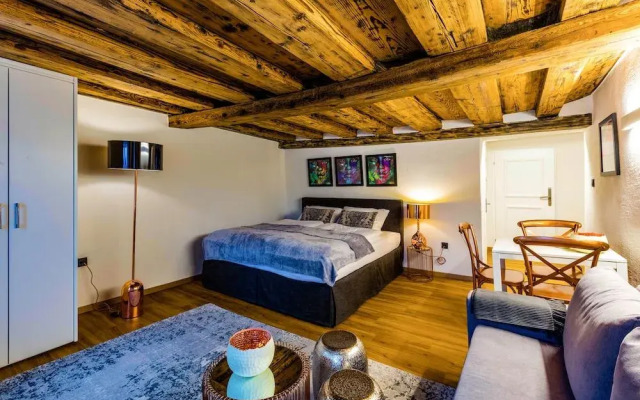 Apt. Stone-Lodge