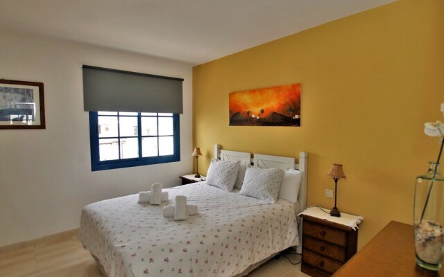 Casa Azul Acogedora y Moderna