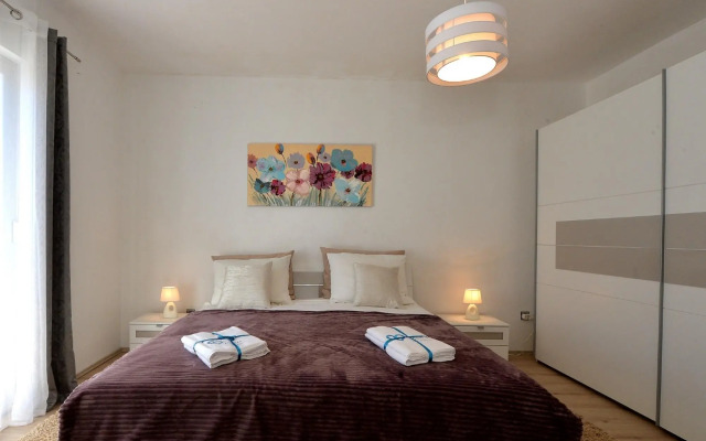 Olive Garden - Swimming Pool - A2