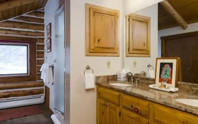 Ponderosa 6 Br Home by RedAwning