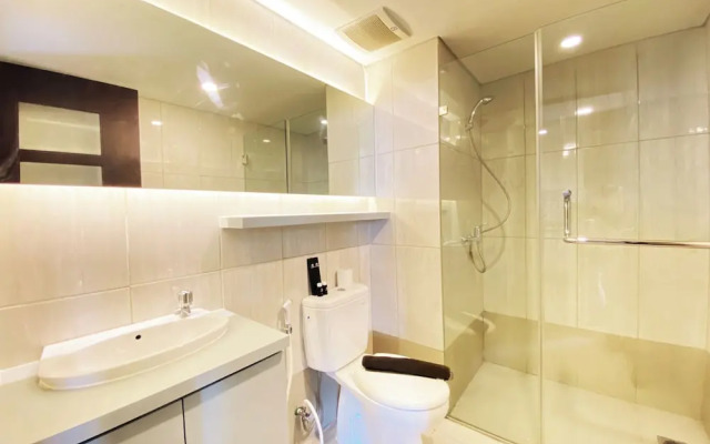 Modern Studio Room Apartment At Tamansari La Grande