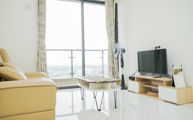 Elegant And Strategic 2Br Sky House Bsd Apartment