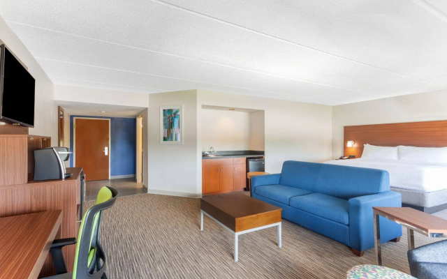 Holiday Inn Express & Suites Augusta West - Fort Gordon by IHG