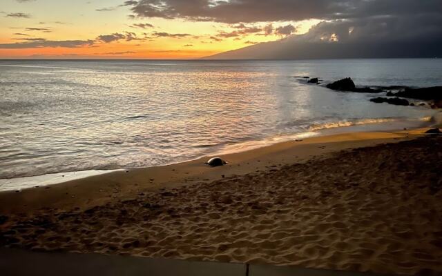 Kahana Sunset C7 2 Bedroom Condo by RedAwning