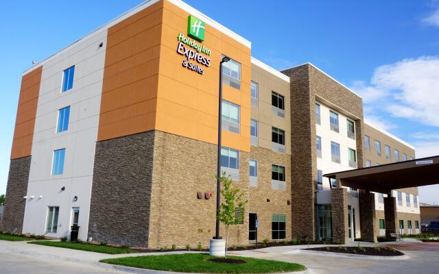 Holiday Inn Express & Suites Omaha - Millard Area, an IHG Hotel