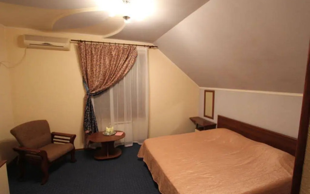 Tis Hotel