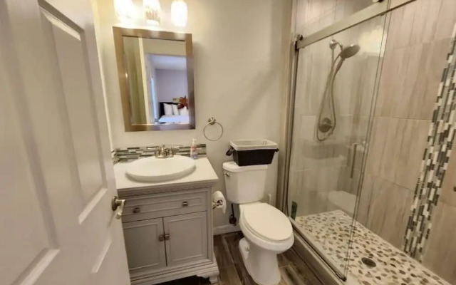 Heated Pool, Jacuzzi & Sauna! Tampa, FL