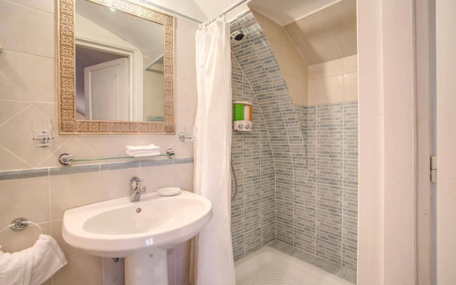 Navona Gallery and Garden Suites