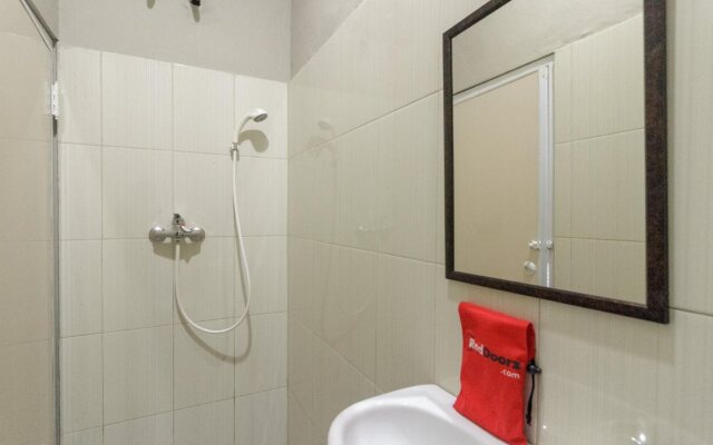 RedDoorz near Puri Indah Mall