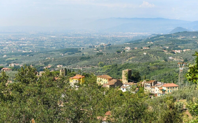 Panoramic Apartment with Communal Pool And Private Garden
