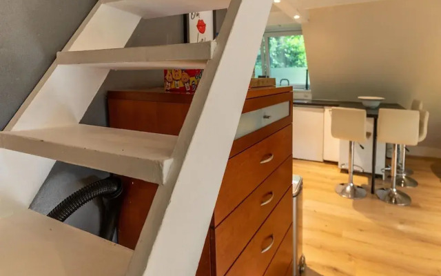 Lanaken Lakeside Cabin Stay