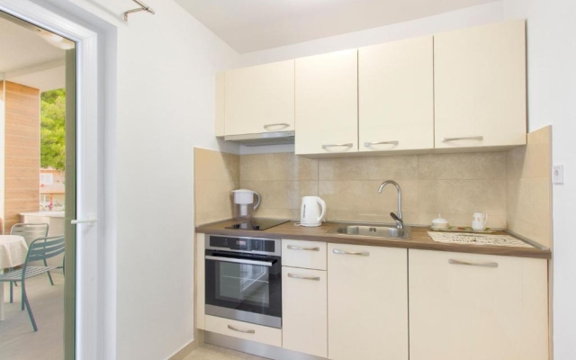 Apartment Mila - 100m from the sea: A3 Brodarica, Riviera Sibenik