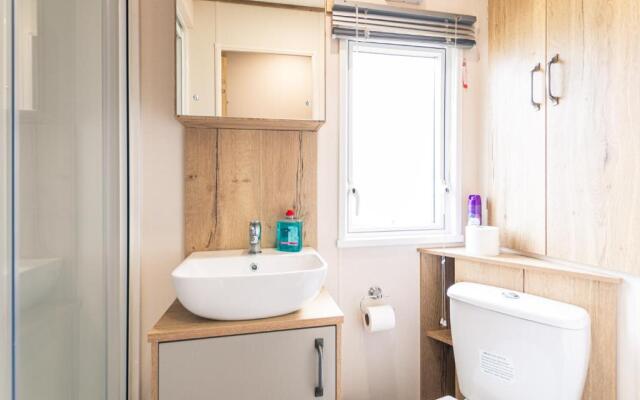 Squirrel Lodge with Hot Tub