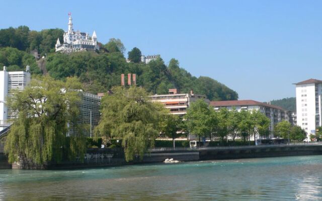 BHMS City Campus 28094