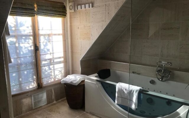 Besharat Gallery & Museum