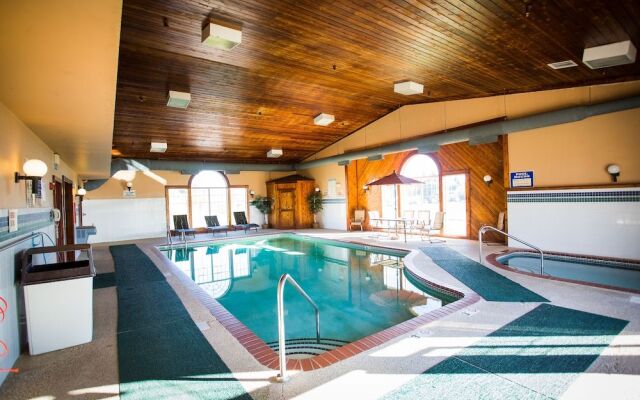 Chisholm Inn & Suites