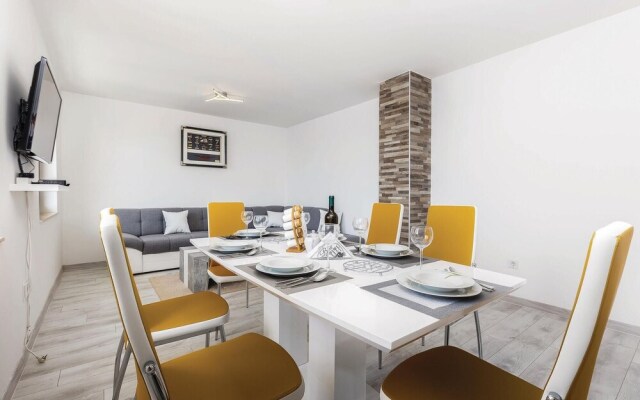 Beautiful Home in Smokvica With Wifi and 6 Bedrooms